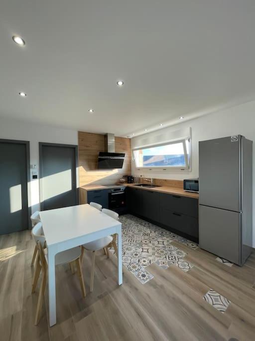 Appartement Climatise Charmes  Dış mekan fotoğraf