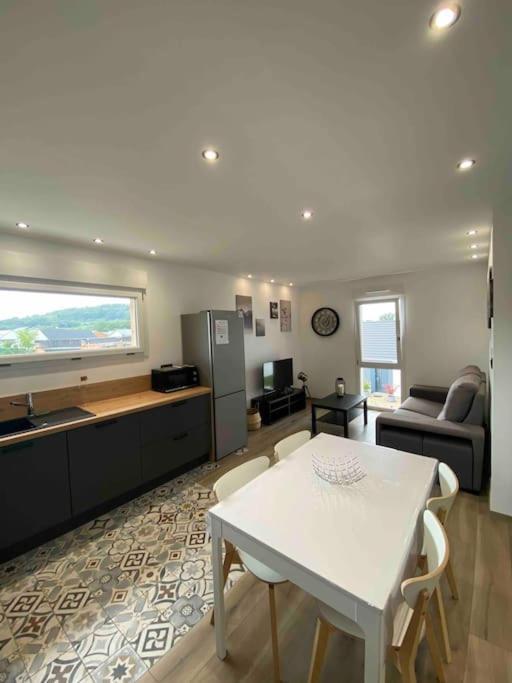 Appartement Climatise Charmes  Dış mekan fotoğraf