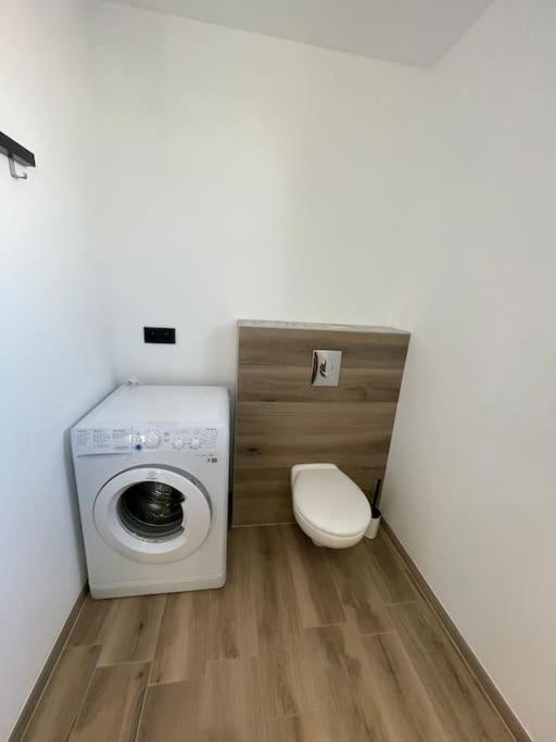 Appartement Climatise Charmes  Dış mekan fotoğraf
