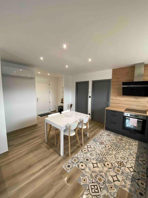 Appartement Climatise Charmes  Dış mekan fotoğraf