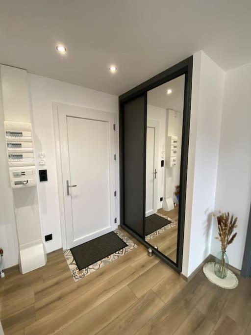 Appartement Climatise Charmes  Dış mekan fotoğraf