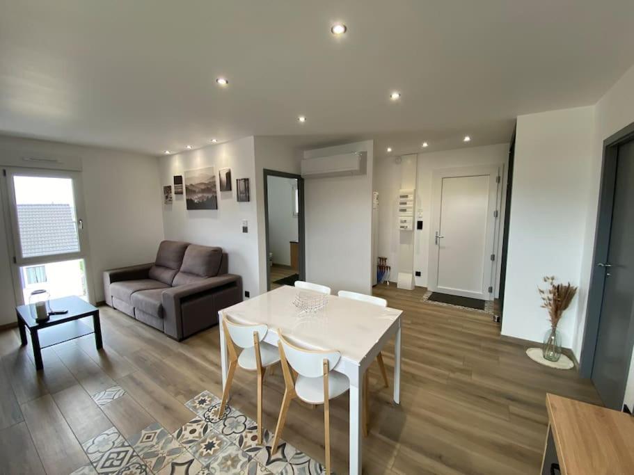 Appartement Climatise Charmes  Dış mekan fotoğraf
